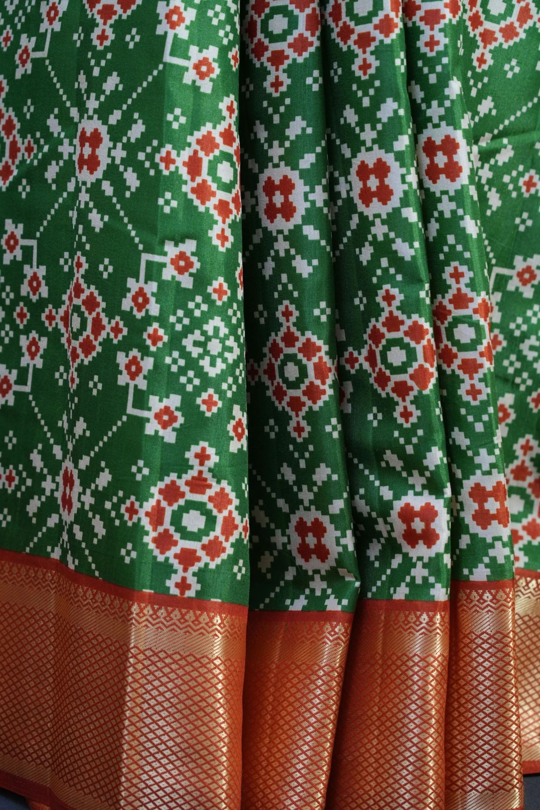 Exquisite Kanchipuram Semi Silk Ikkat Saree & Complementary Blouse Piece